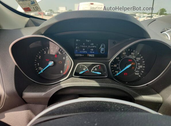 1FMCU0GD2HUE85395 2017 FORD ESCAPE White Widok zestawu wskaźników