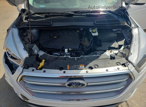 1FMCU0GD2HUE85395 2017 FORD ESCAPE White Widok wnętrza z tyłu