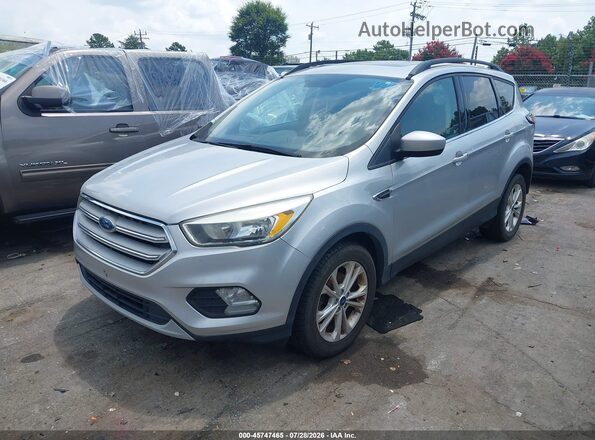 1FMCU0GD2JUA65707 2018 FORD ESCAPE Серебряный Передняя левая четверть