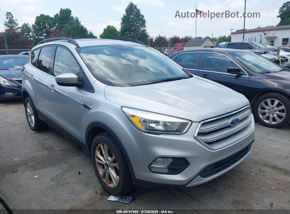 1FMCU0GD2JUA65707 2018 FORD ESCAPE Серебряный Вид задней части салона