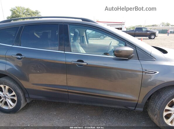 1FMCU0GD2JUB61711 2018 FORD ESCAPE Gray Widok wnętrza z tyłu