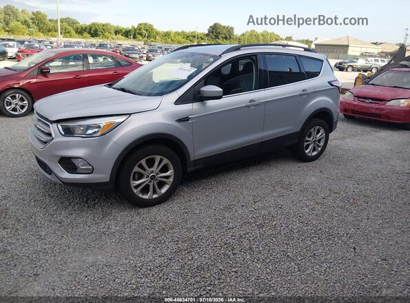 1FMCU0GD2JUC46791 2018 FORD ESCAPE Silver Vista tres cuartos delantera izquierda