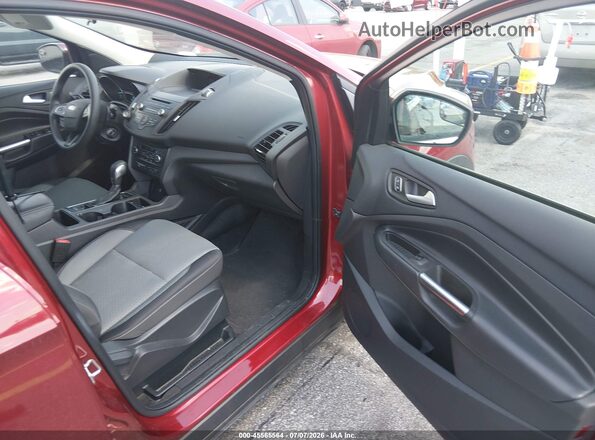 1FMCU0GD2JUD54442 2018 FORD ESCAPE Красный Вид салона спереди