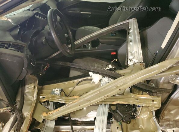 1FMCU0GD3HUA12458 2017 FORD ESCAPE Silver Front interior view