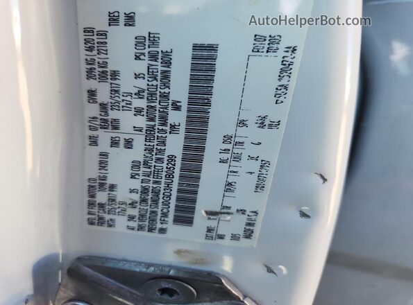 1FMCU0GD3HUB05299 2017 FORD ESCAPE White Vista del compartimento del motor