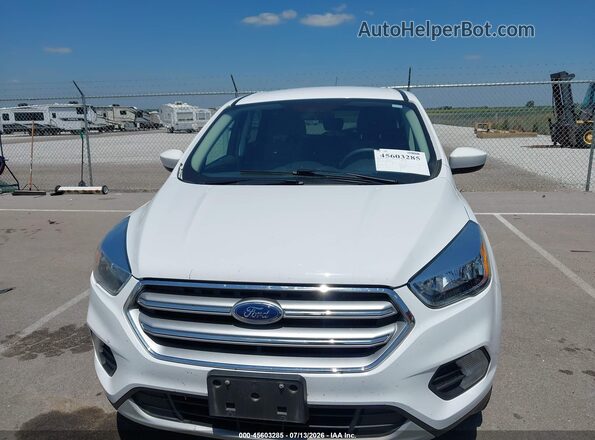 1FMCU0GD3HUC79227 2017 FORD ESCAPE White Widok z przodu