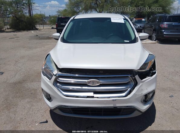 1FMCU0GD3HUE97345 2017 FORD ESCAPE White Vista del salpicadero