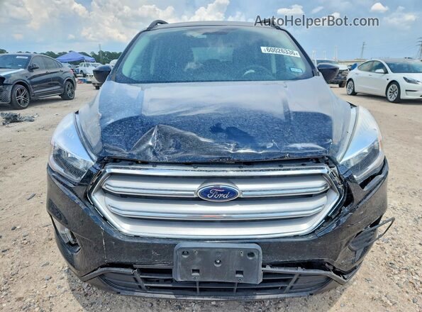 1FMCU0GD3JUA96934 2018 FORD ESCAPE Black Widok z przodu