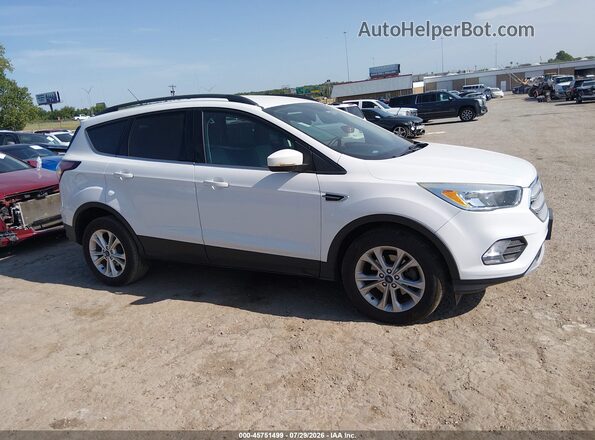 1FMCU0GD3JUB51267 2018 FORD ESCAPE White Widok wnętrza z tyłu