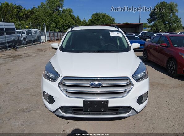 1FMCU0GD3JUB51267 2018 FORD ESCAPE White Widok zestawu wskaźników