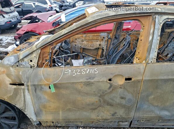 1FMCU0GD4HUA03090 2017 FORD ESCAPE Silver Widok wnętrza z przodu