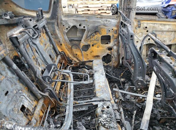 1FMCU0GD4HUA03090 2017 FORD ESCAPE Silver Widok wnętrza z tyłu
