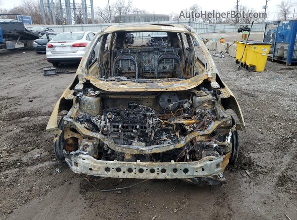 1FMCU0GD4HUA03090 2017 FORD ESCAPE Silver Widok z przodu