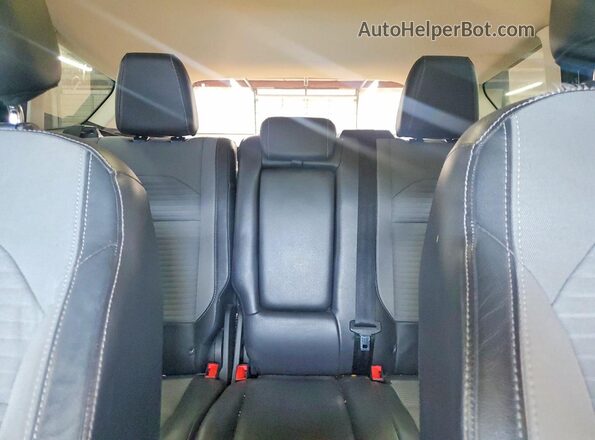 1FMCU0GD4HUA84172 2017 FORD ESCAPE Белый Вид задних сидений