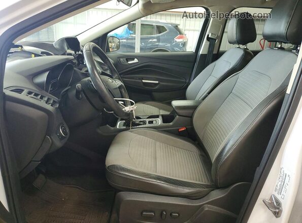 1FMCU0GD4HUA84172 2017 FORD ESCAPE Белый Вид салона спереди