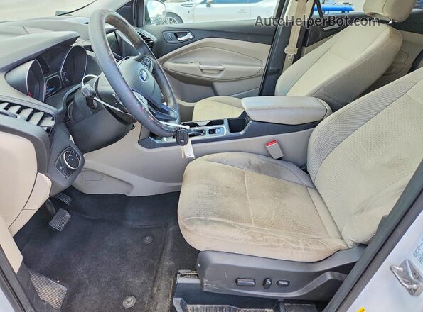 1FMCU0GD4HUB42829 2017 FORD ESCAPE White Front interior view