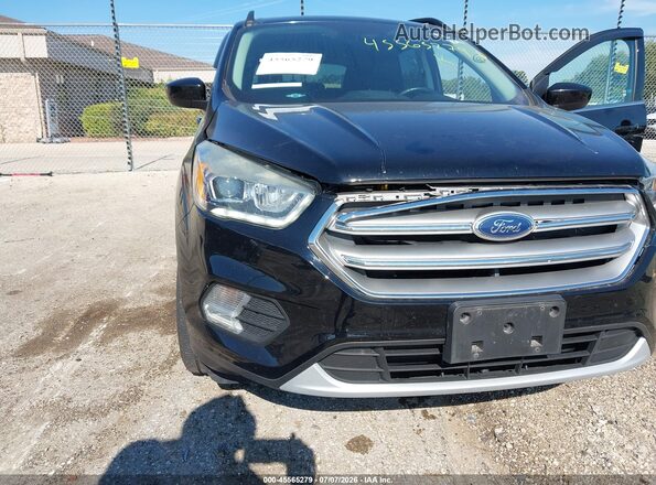 1FMCU0GD4HUC33230 2017 FORD ESCAPE Черный Вид спереди