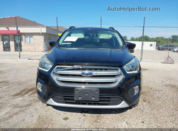 1FMCU0GD4HUC33230 2017 FORD ESCAPE Черный Вид щитка приборов