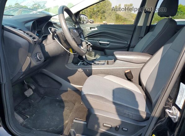 1FMCU0GD4HUC46348 2017 FORD ESCAPE Black Widok wnętrza z przodu