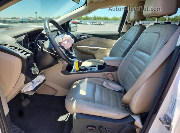 1FMCU0GD4HUC96148 2017 FORD ESCAPE White Front interior view