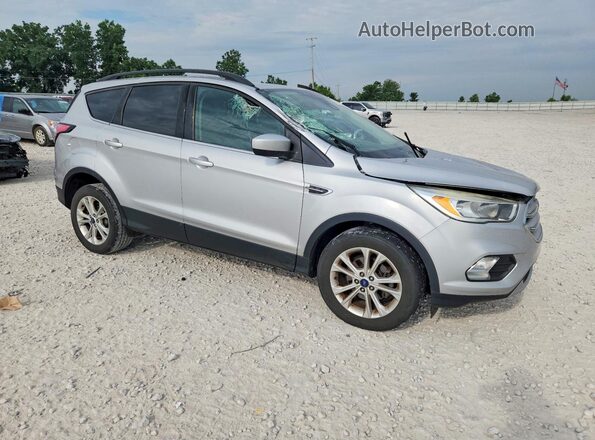 1FMCU0GD4JUA76076 2018 FORD ESCAPE Silver Front right