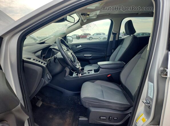 1FMCU0GD4JUA76076 2018 FORD ESCAPE Silver Front interior view