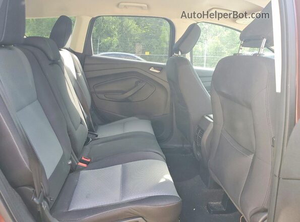 1FMCU0GD4JUA89717 2018 FORD ESCAPE Burgundy Rear interior view