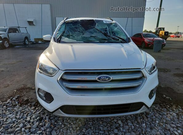 1FMCU0GD4JUC17132 2018 FORD ESCAPE White Widok z przodu