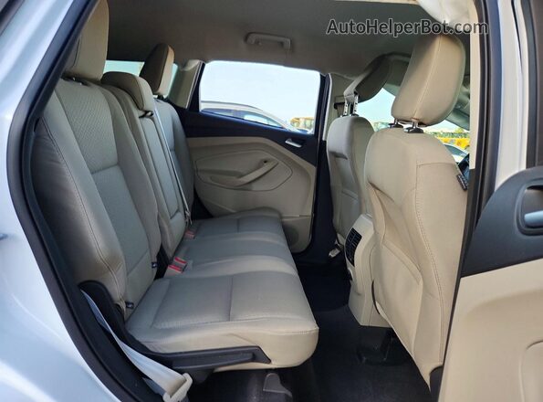 1FMCU0GD4JUC17132 2018 FORD ESCAPE White Widok wnętrza z tyłu