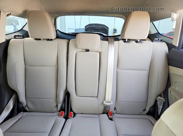 1FMCU0GD4JUC17132 2018 FORD ESCAPE White Widok tylnych siedzeń