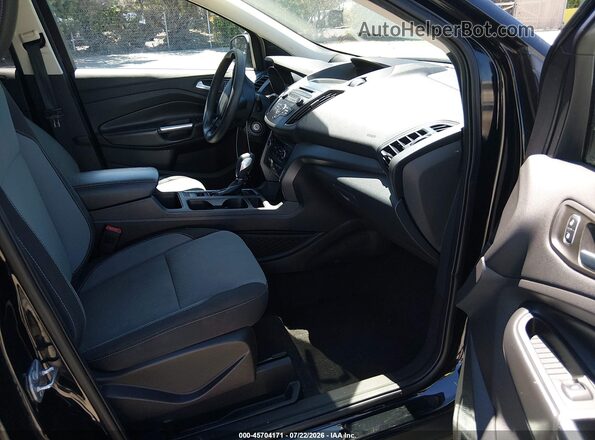 1FMCU0GD4JUD21829 2018 FORD ESCAPE Black Front interior view