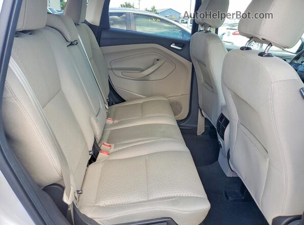 1FMCU0GD5HUA53299 2017 FORD ESCAPE Silver Widok wnętrza z tyłu