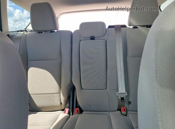 1FMCU0GD5HUA53299 2017 FORD ESCAPE Silver Widok tylnych siedzeń