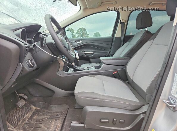 1FMCU0GD5HUC07218 2017 FORD ESCAPE Silver Вид салону спереду