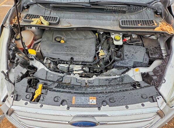 1FMCU0GD5HUC07218 2017 FORD ESCAPE Silver Вид задньої частини салону