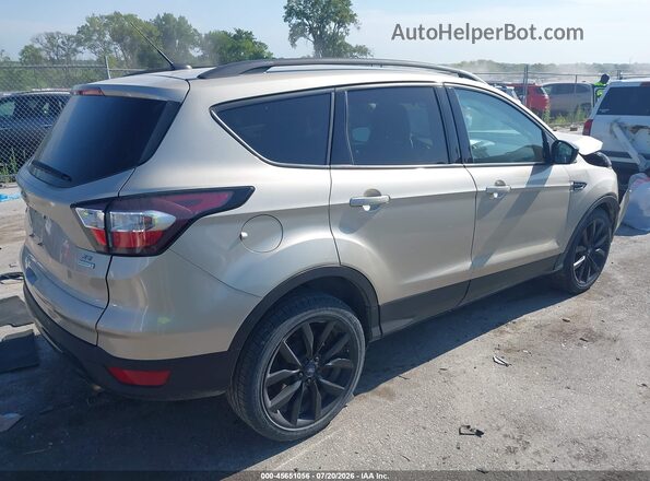1FMCU0GD5HUC22611 2017 FORD ESCAPE Бежевый Задняя правая четверть
