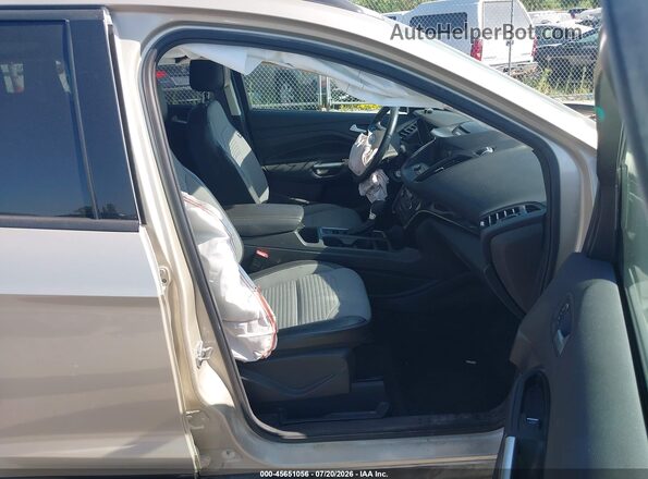 1FMCU0GD5HUC22611 2017 FORD ESCAPE Бежевый Вид салона спереди