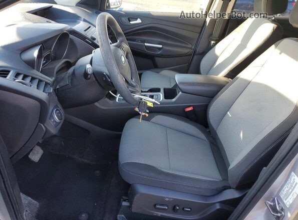 1FMCU0GD5HUE91160 2017 FORD ESCAPE Silver Widok wnętrza z przodu