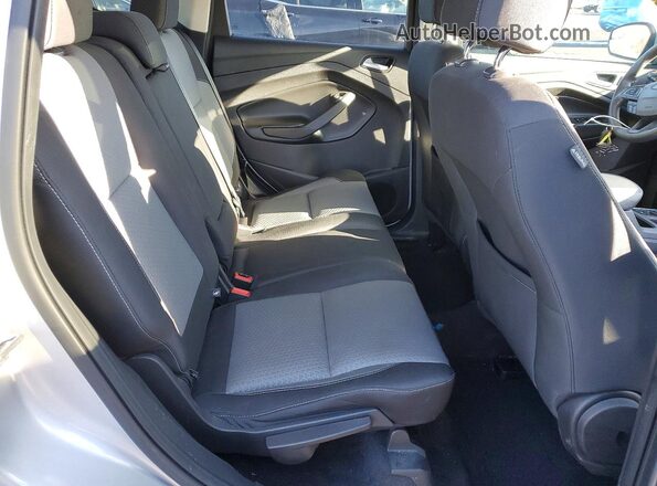 1FMCU0GD5HUE91160 2017 FORD ESCAPE Silver Widok wnętrza z tyłu