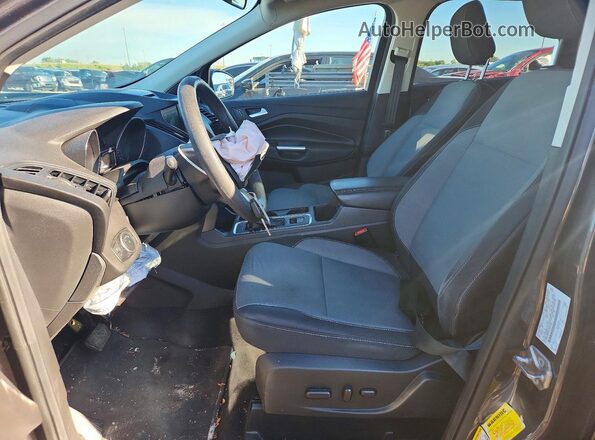 1FMCU0GD5JUB81659 2018 FORD ESCAPE Gray Front interior view