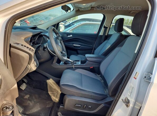 1FMCU0GD5JUC14420 2018 FORD ESCAPE Белый Вид салона спереди