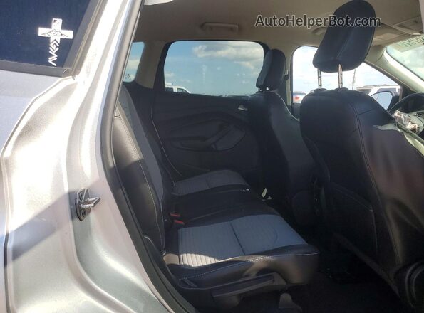 1FMCU0GD5KUC09882 2019 FORD ESCAPE Silver Widok tylnych siedzeń