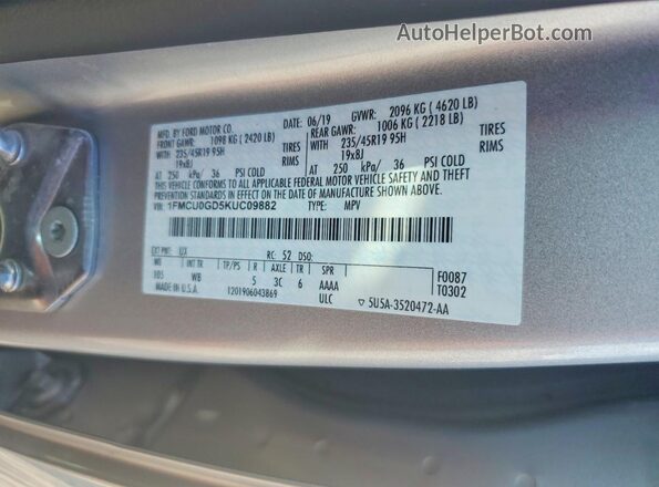 1FMCU0GD5KUC09882 2019 FORD ESCAPE Silver Widok komory silnika