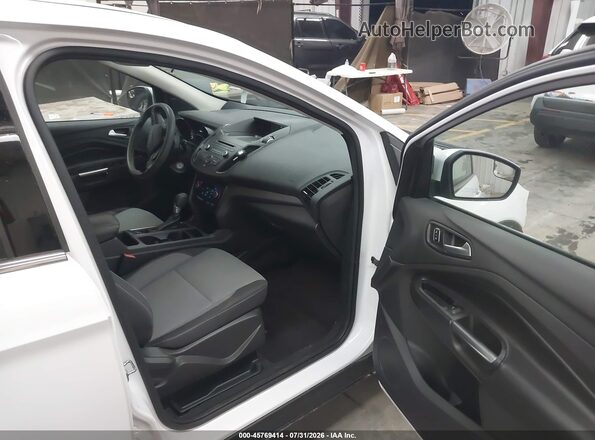 1FMCU0GD6HUA82505 2017 FORD ESCAPE White Widok wnętrza z przodu
