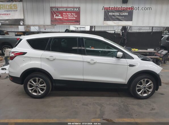 1FMCU0GD6HUA82505 2017 FORD ESCAPE White Widok wnętrza 360 stopni