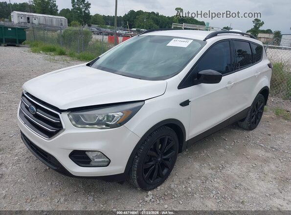 1FMCU0GD6HUA98686 2017 FORD ESCAPE White Vista tres cuartos delantera izquierda