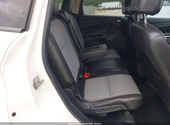 1FMCU0GD6HUA98686 2017 FORD ESCAPE White Vista de la etiqueta del VIN