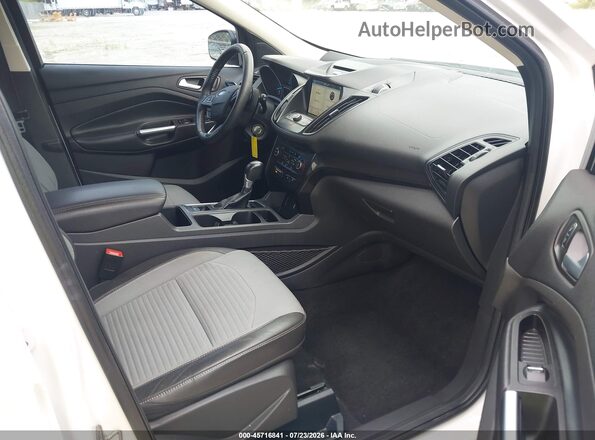 1FMCU0GD6HUA98686 2017 FORD ESCAPE White Vista interior delantera