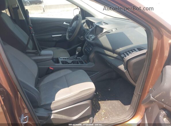 1FMCU0GD6HUB77677 2017 FORD ESCAPE Orange Вид салону спереду