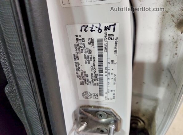 1FMCU0GD6HUD22281 2017 FORD ESCAPE White Widok wnętrza 360 stopni